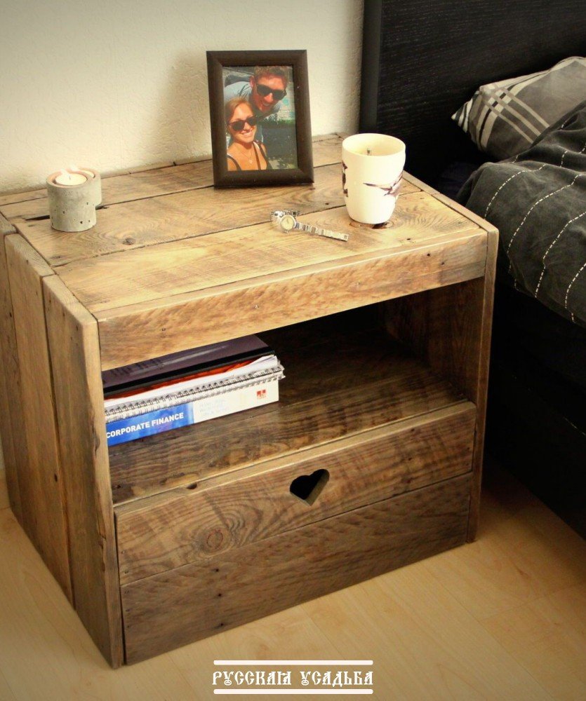 Тумбочка из дерева