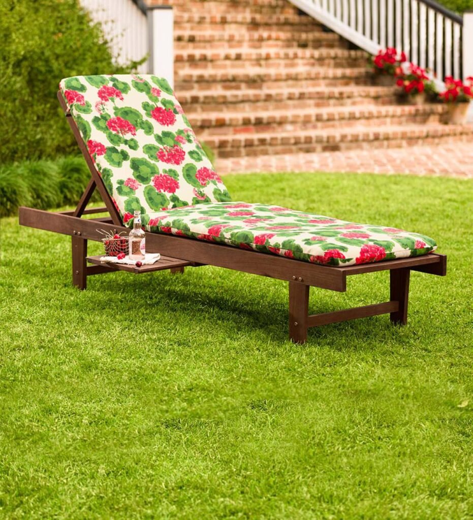 Лежак дачный