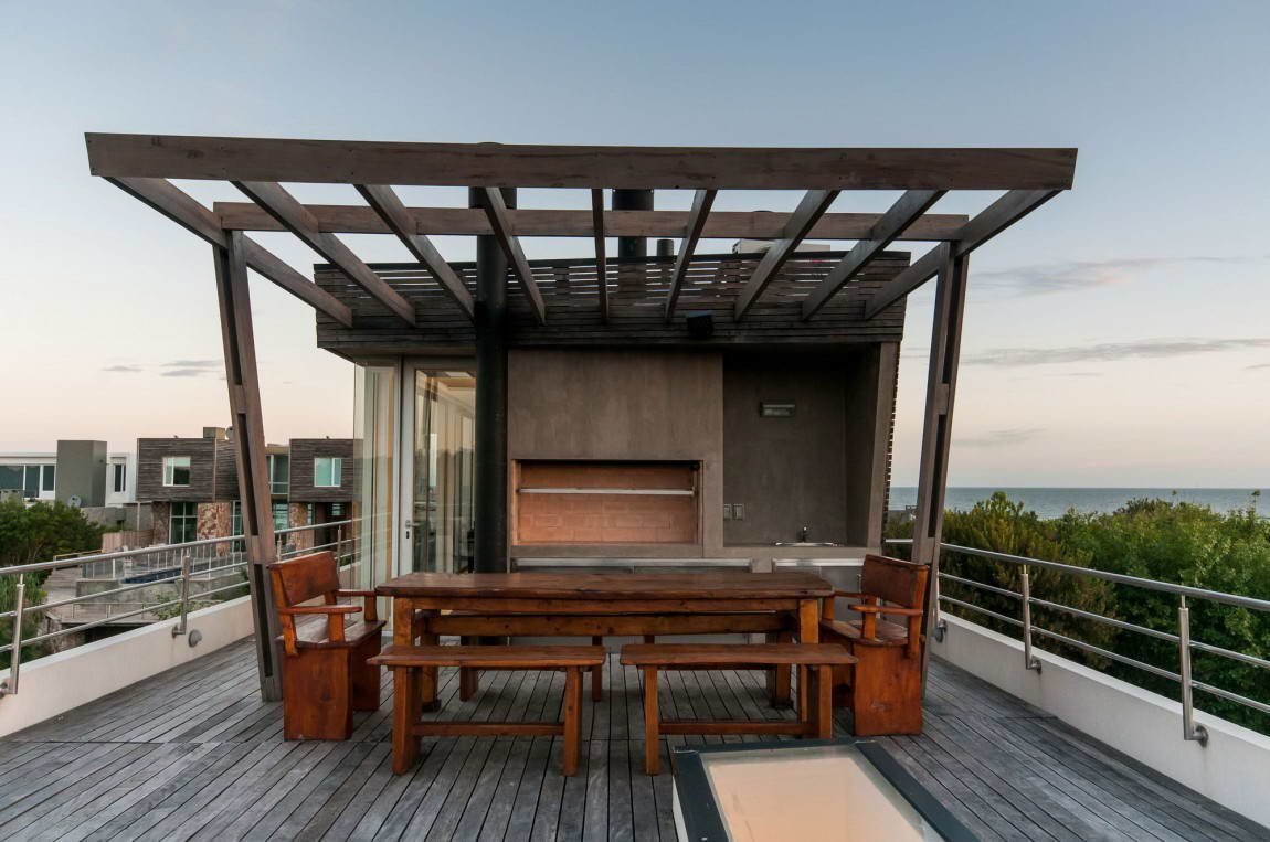 Беседка с эксплуатируемой крышей