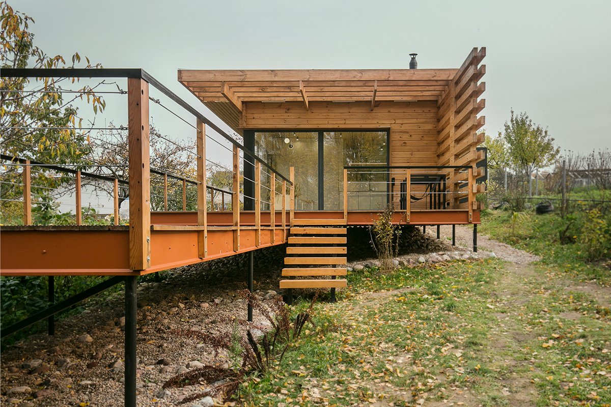 Летний домик на сваях