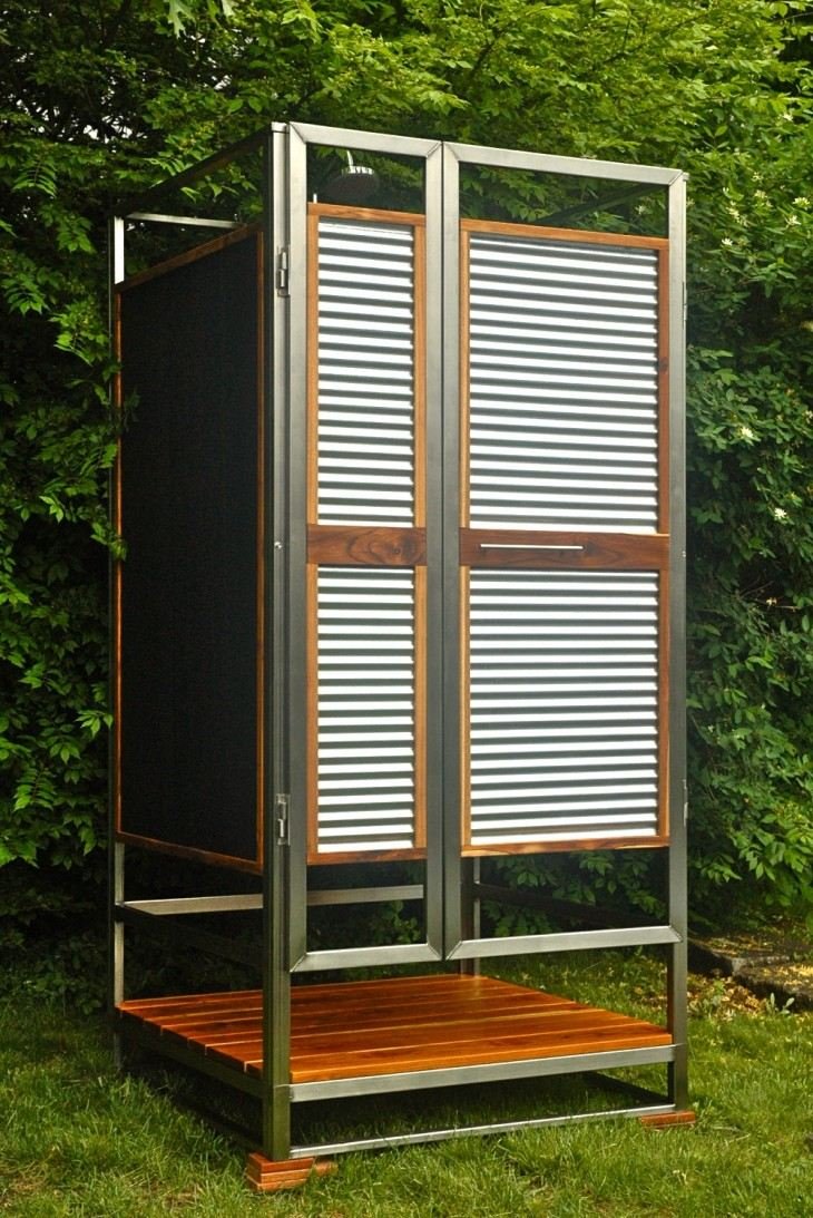 В летнем душе