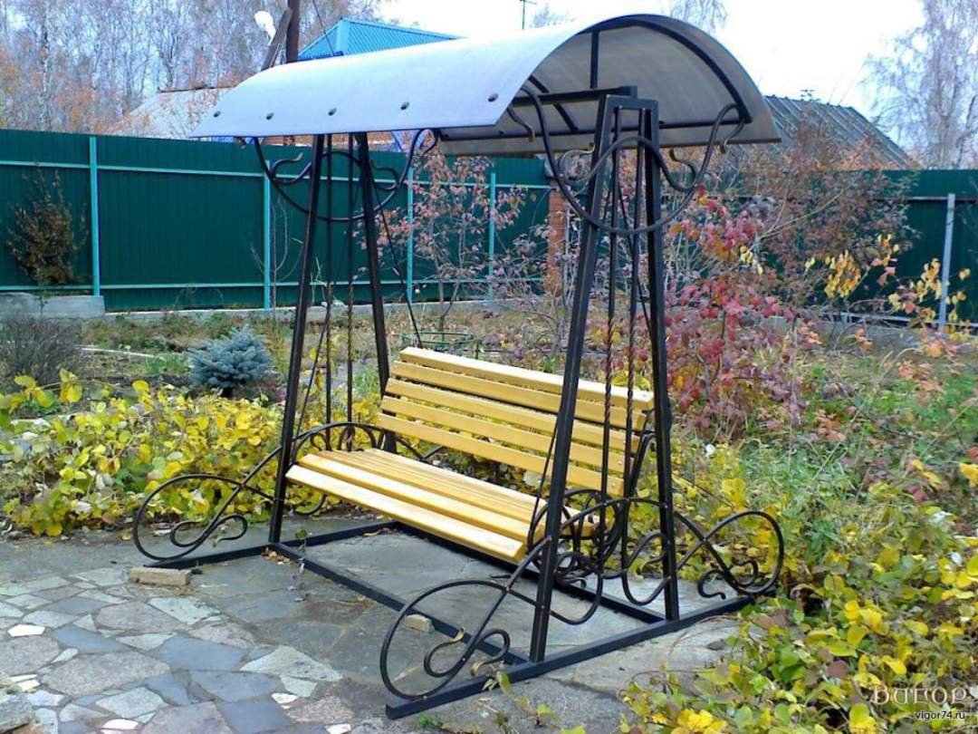 Кованые качели для сада