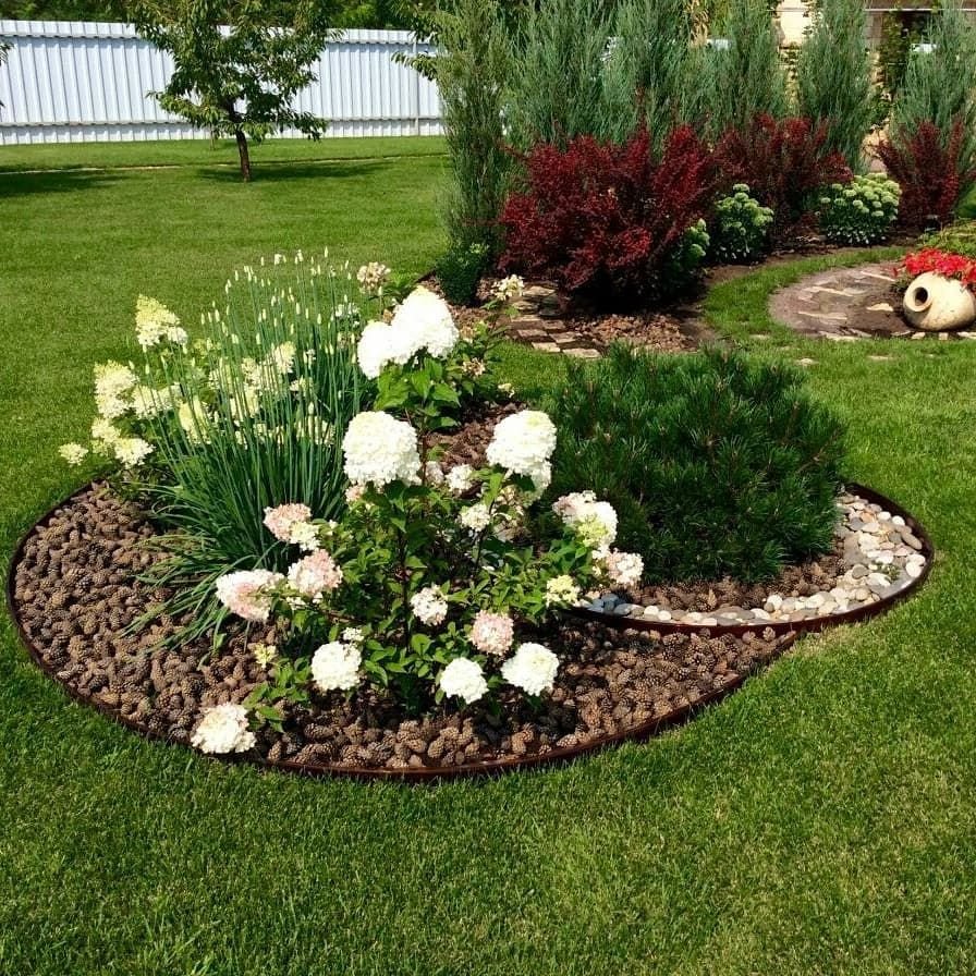 Клумба мульчирование сосновой корой