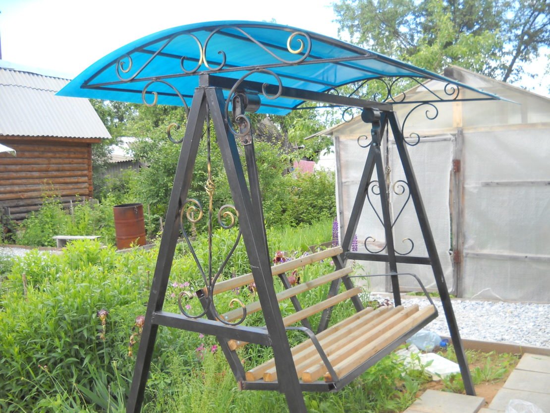 Железные качели для дачи