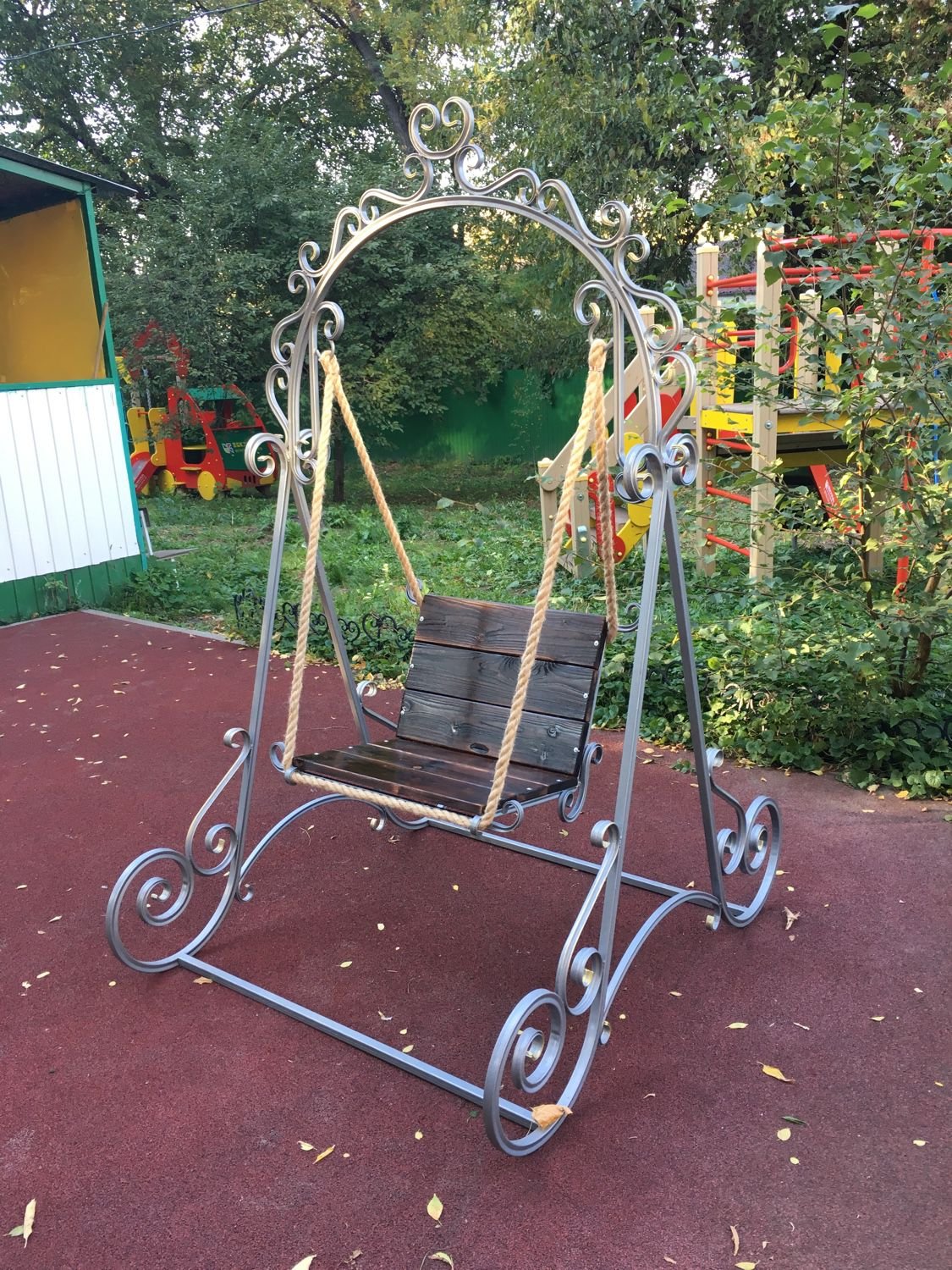 Качели садовые из металла