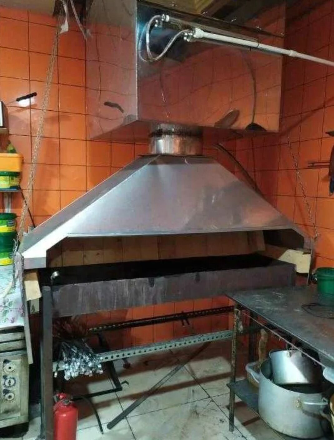 Вытяжка с гидрофильтром над мангалом