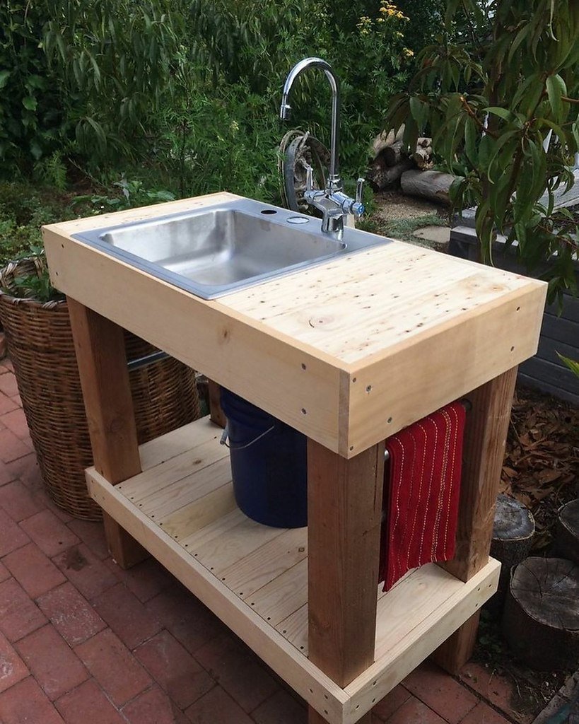 Уличная мойка для дачи