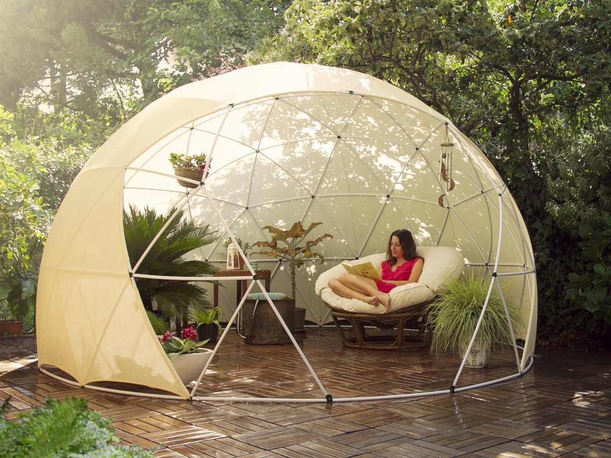 Беседка из подручных материалов