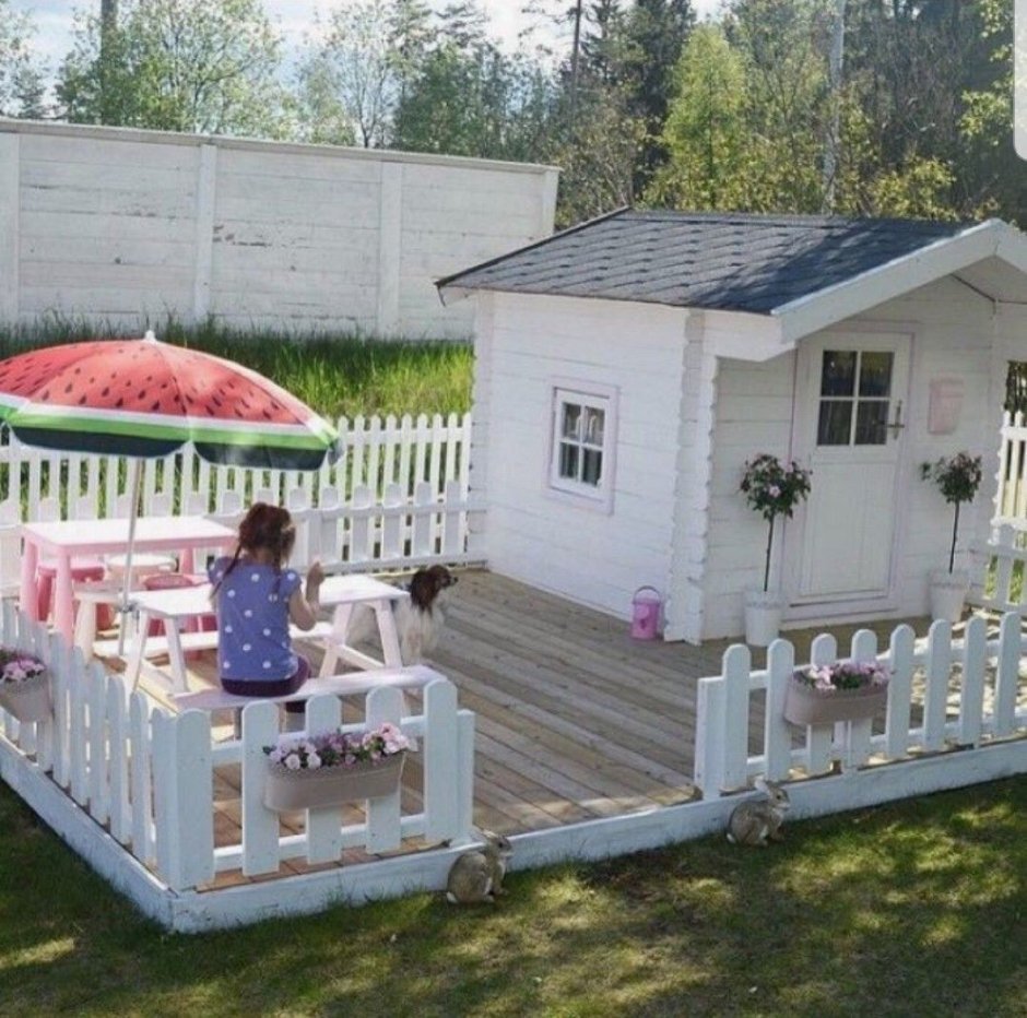 Детский домик из дерева