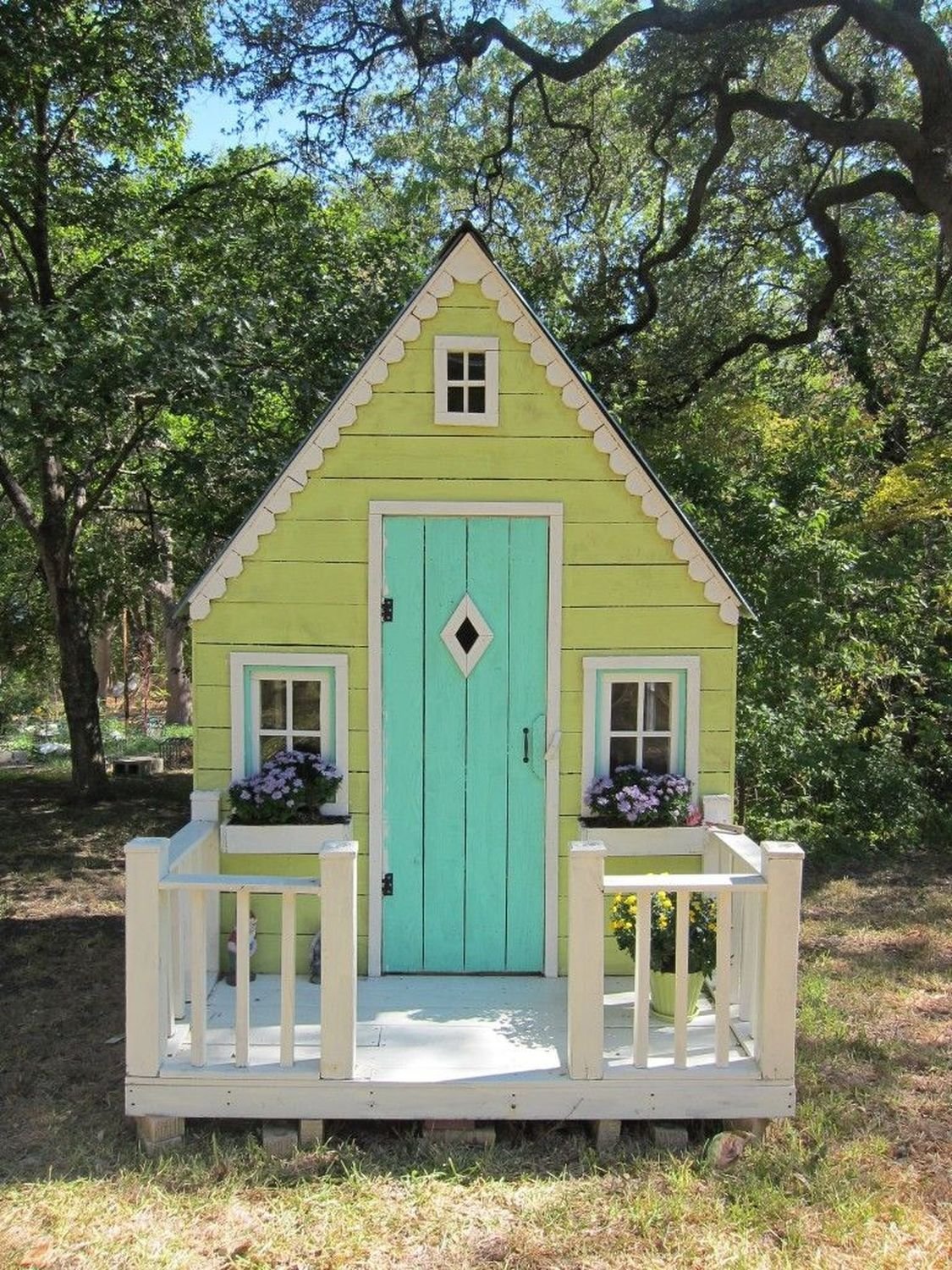 Детский деревянный домик