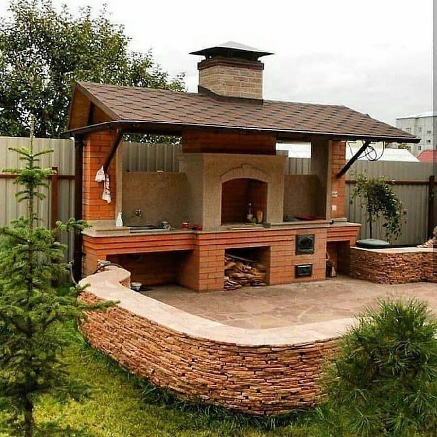 Мангальная зона с мангалом барбекю