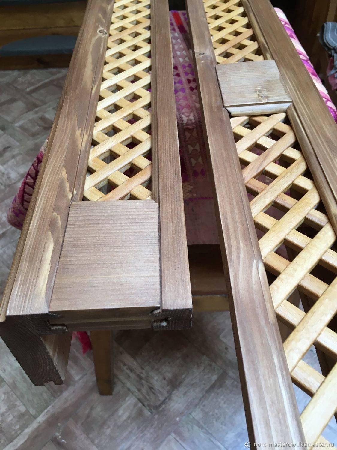 Деревянный короб для труб отопления