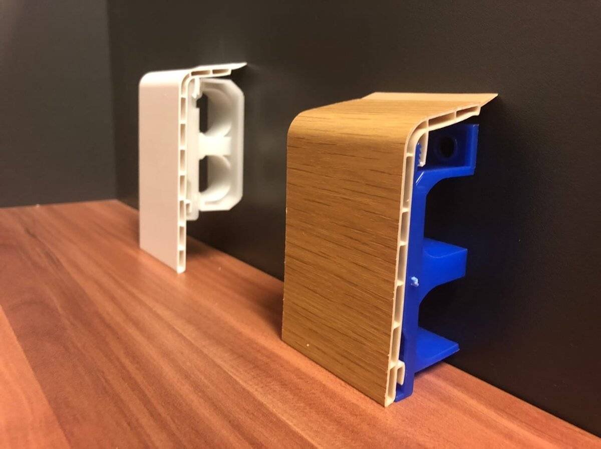 Плинтусы Рехау для скрытия труб