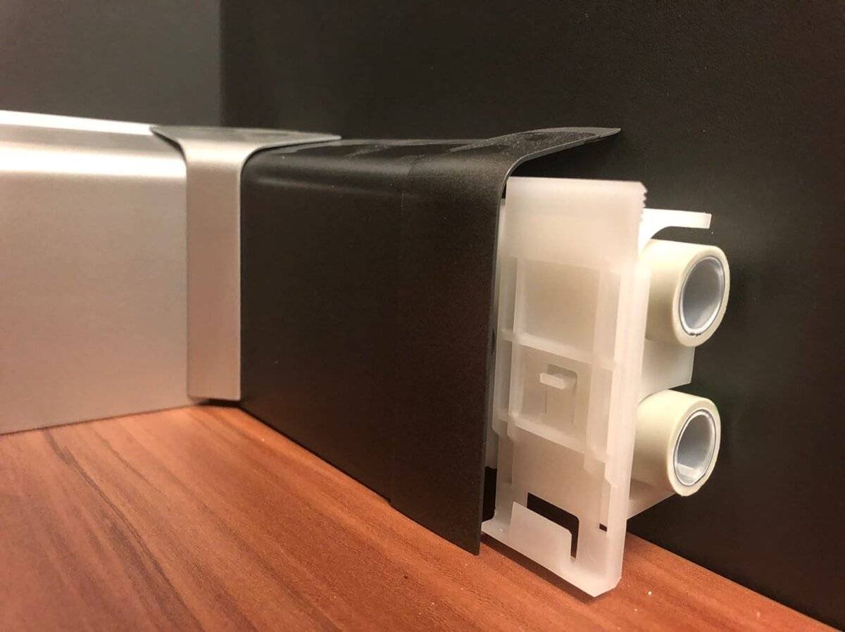 Плинтус для труб отопления Герц