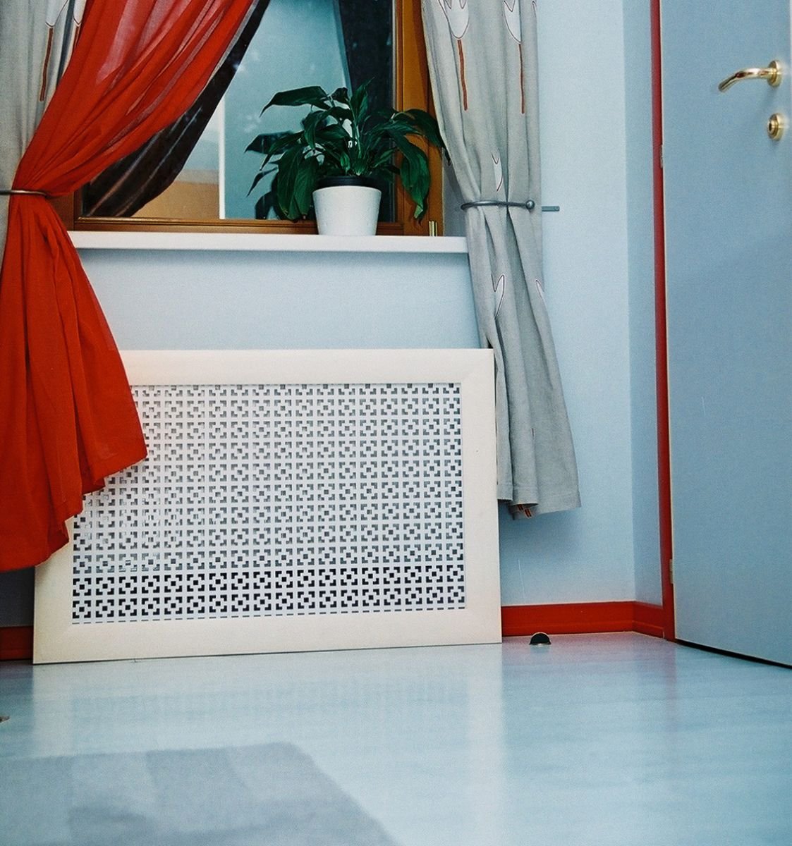 Экран для закрытия батареи