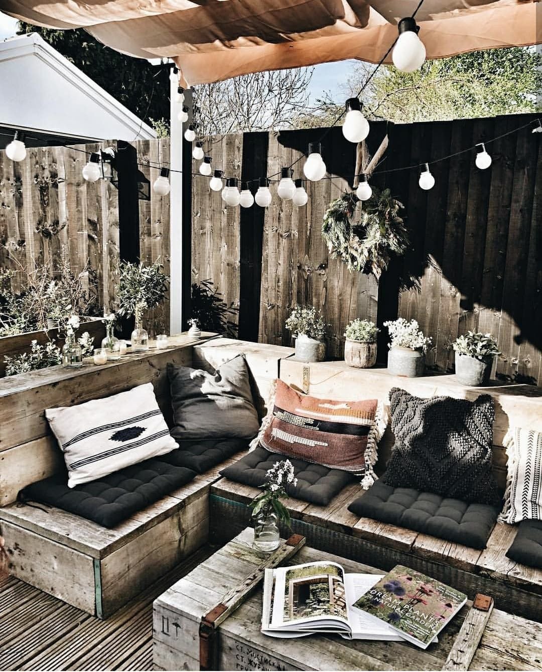 Лаунж зона из паллетов