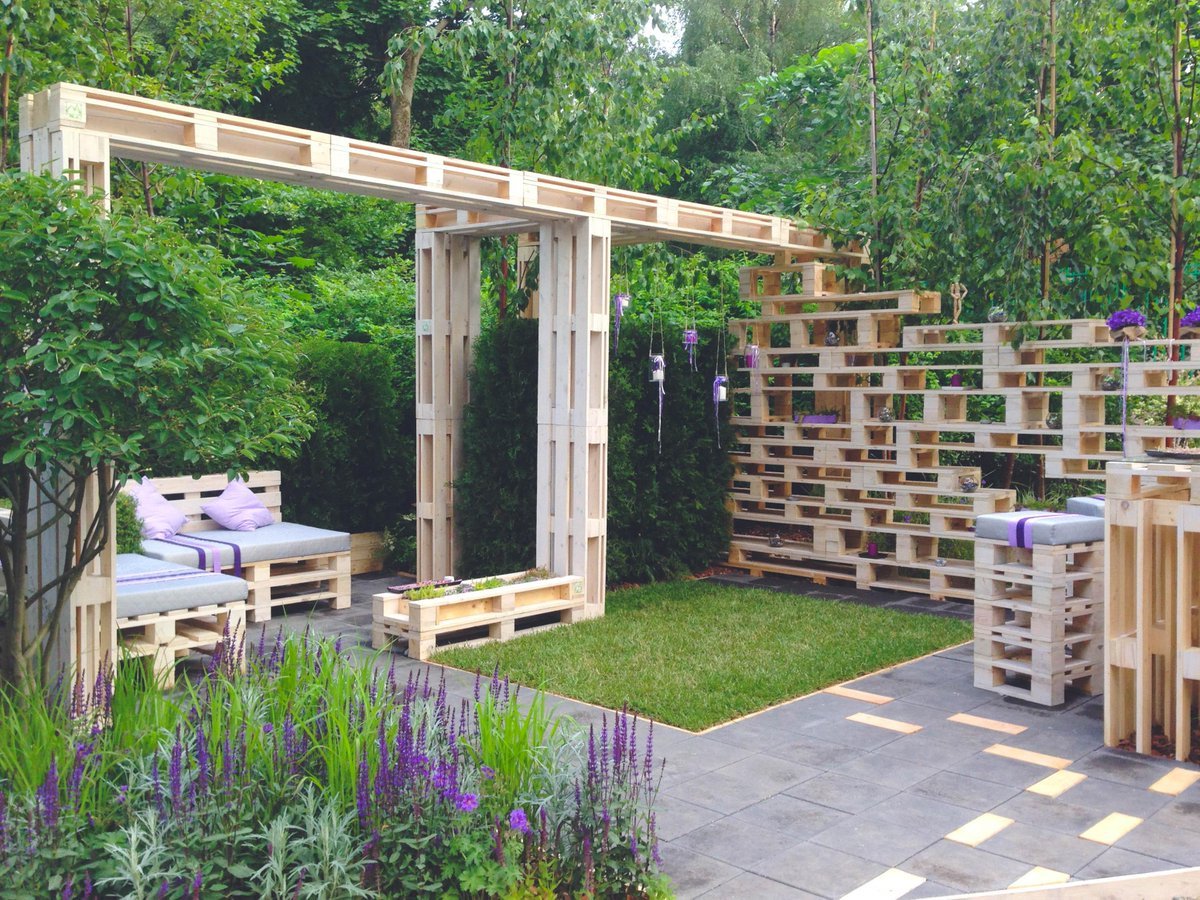 Беседка для дачи из палетов