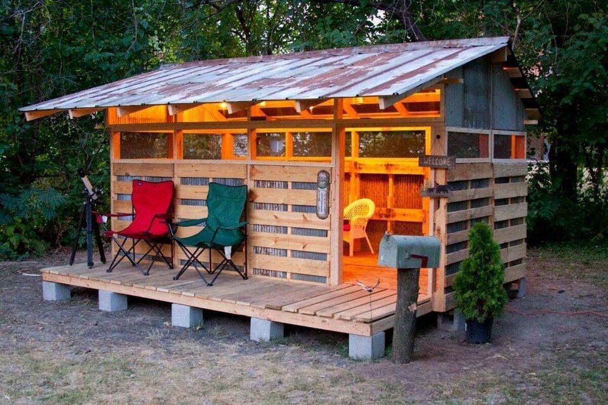 Дачная беседка из поддонов