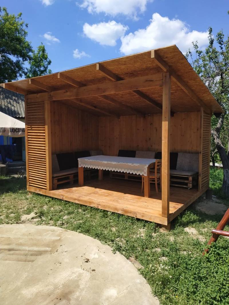 Беседка из поддонов