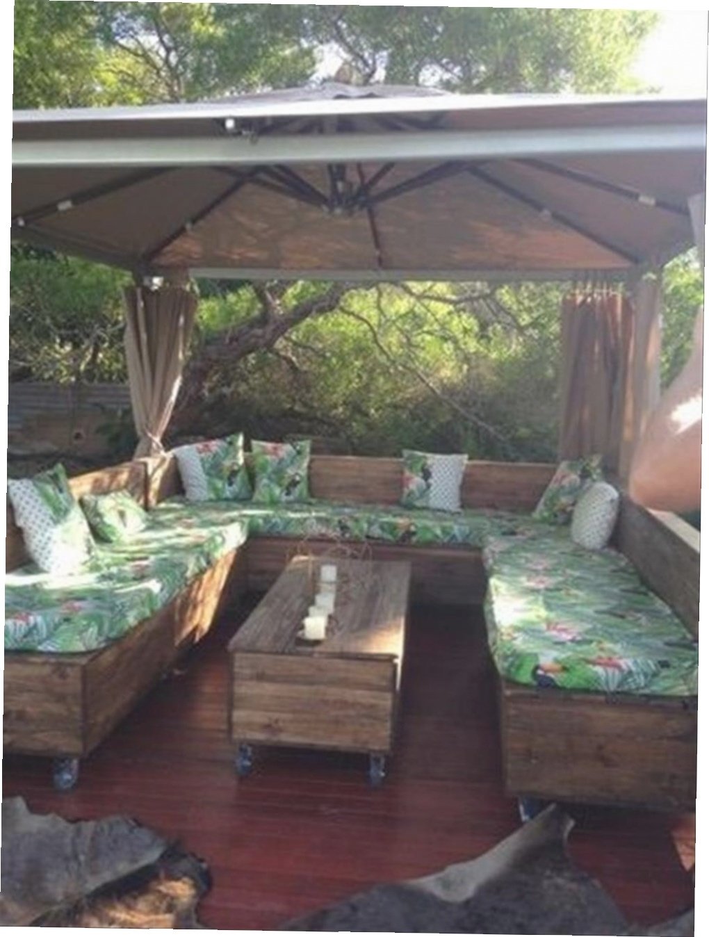 Беседка из поддонов