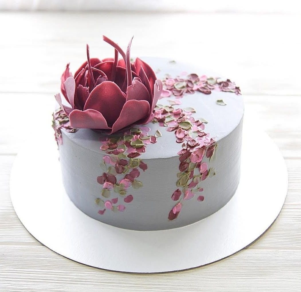 Стильное украшение торта