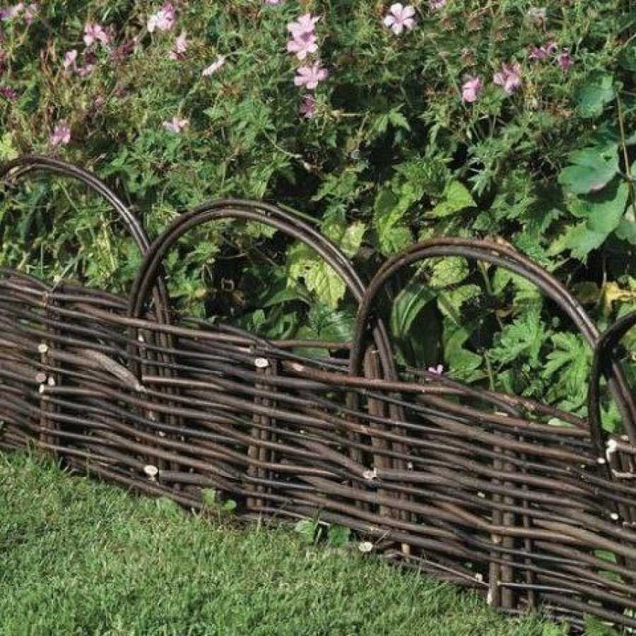 Плетеная лоза изгородь