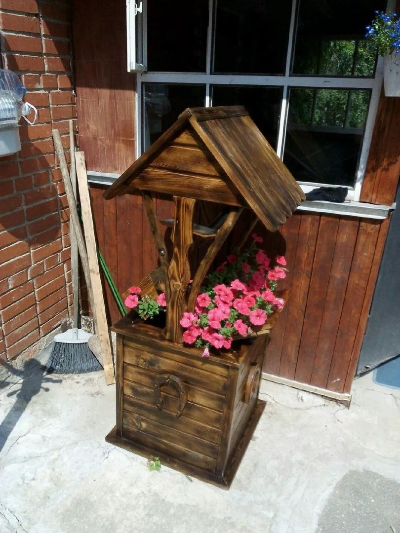 Декоративный колодец из дерева