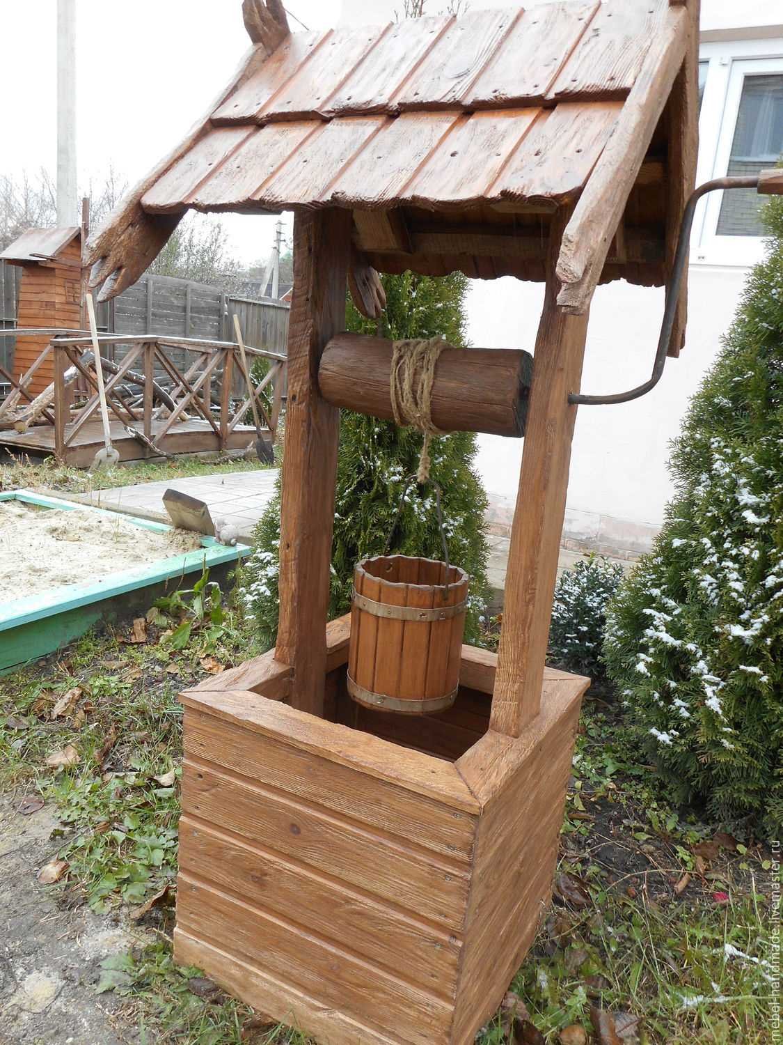 Декоративные колодцы для дачи