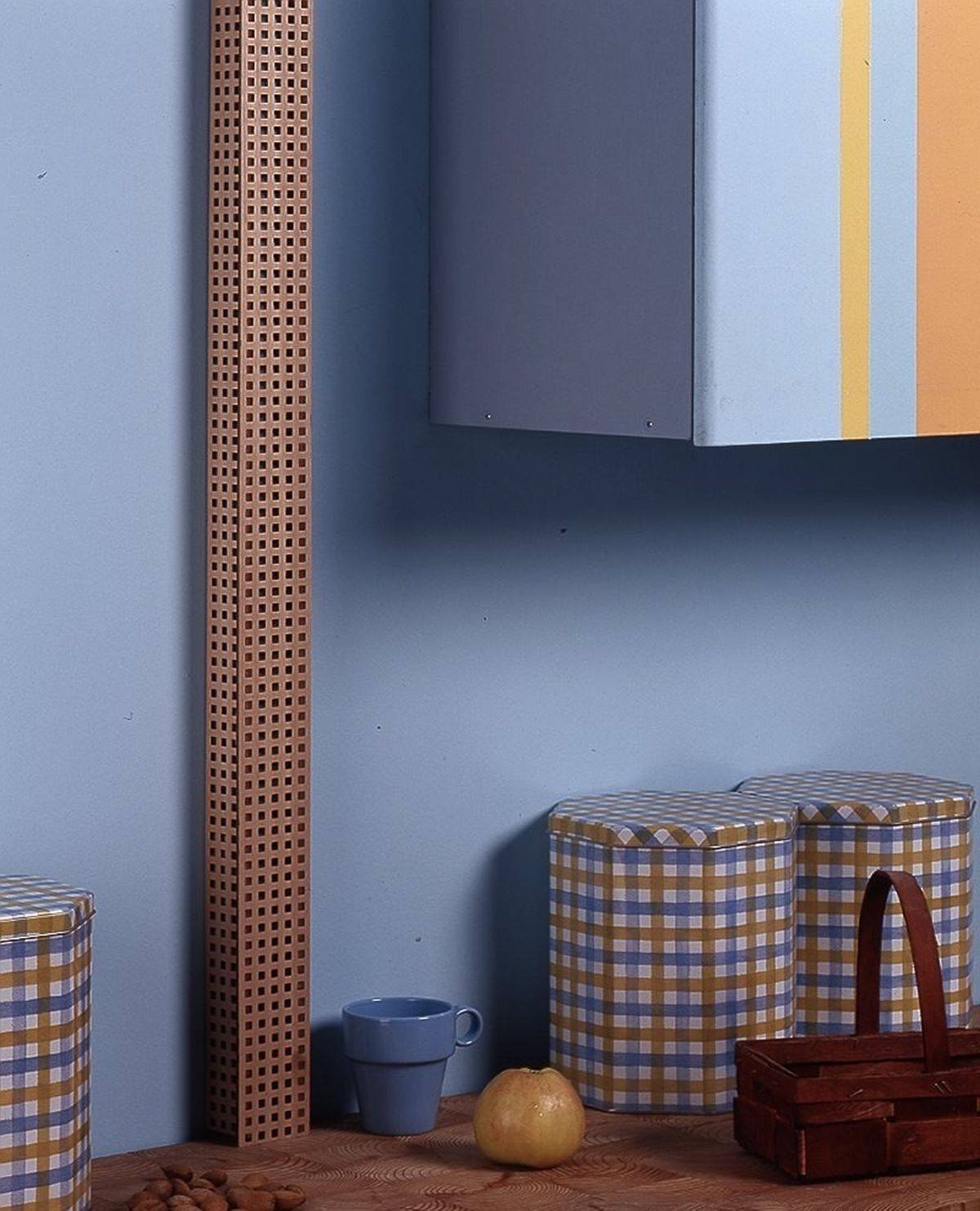 Декоративный короб для труб на кухне