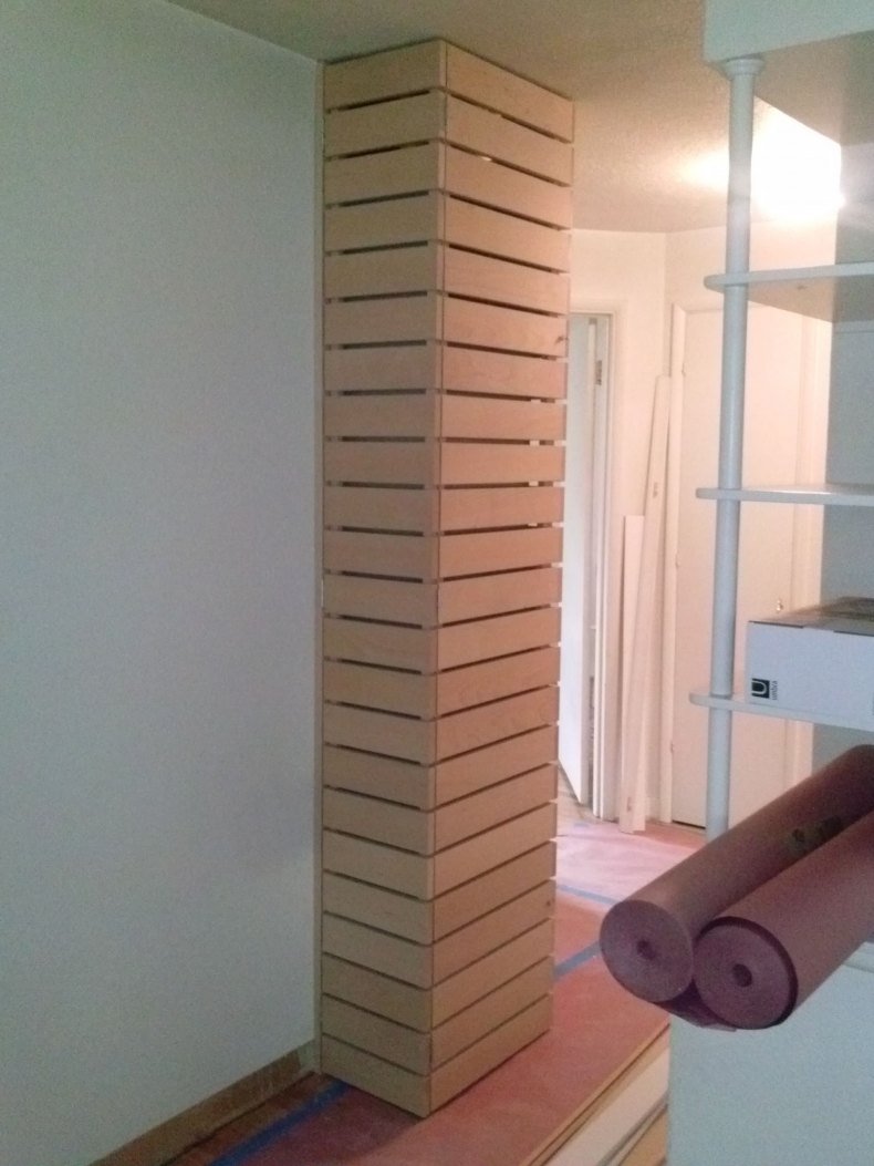 Короб для вертикальных труб отопления