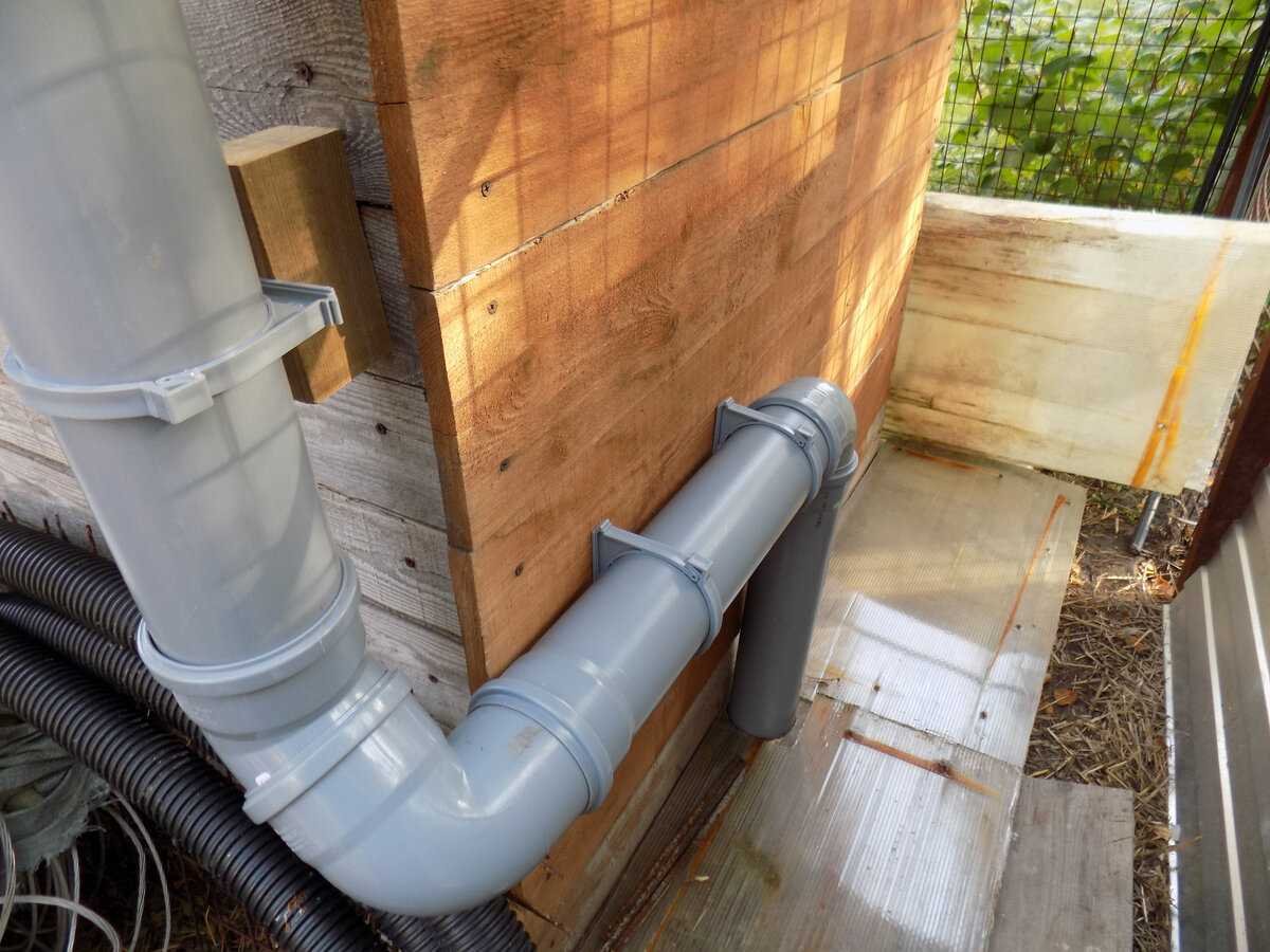 Вентиляция в дачном туалете