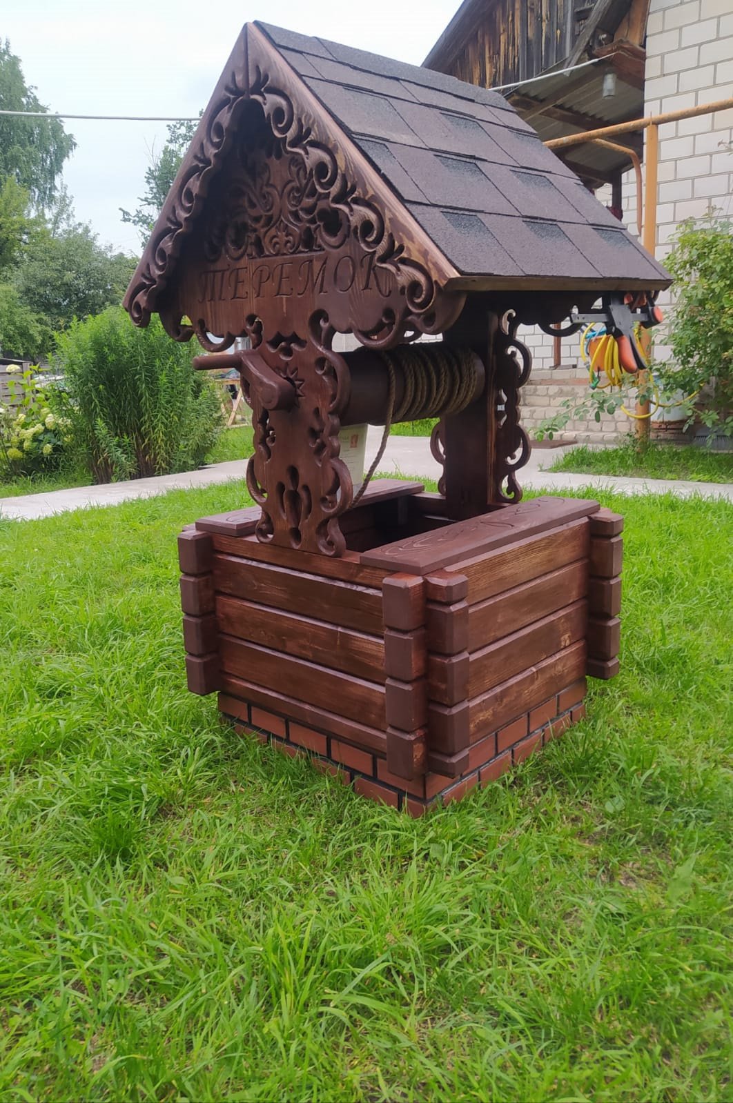 Декоративный колодец