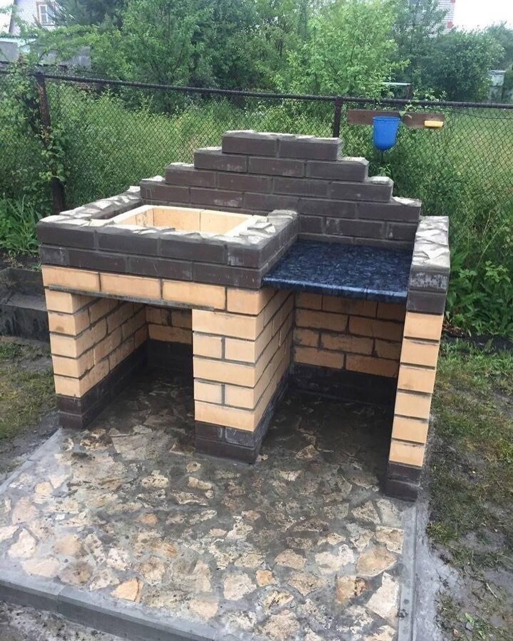 Барбекю из кирпича