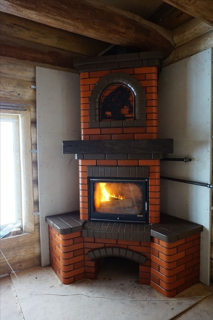 Камин на даче из кирпича