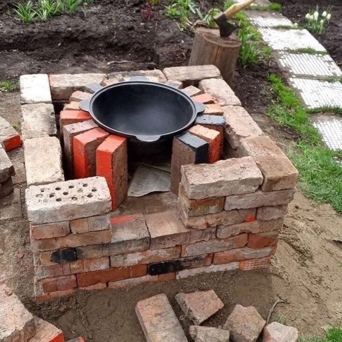 Уличная печь из кирпича для дачи под казан
