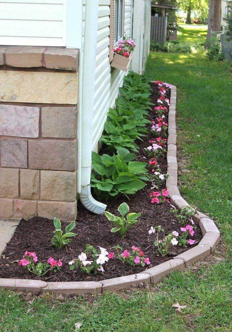 Клумба на даче своими р