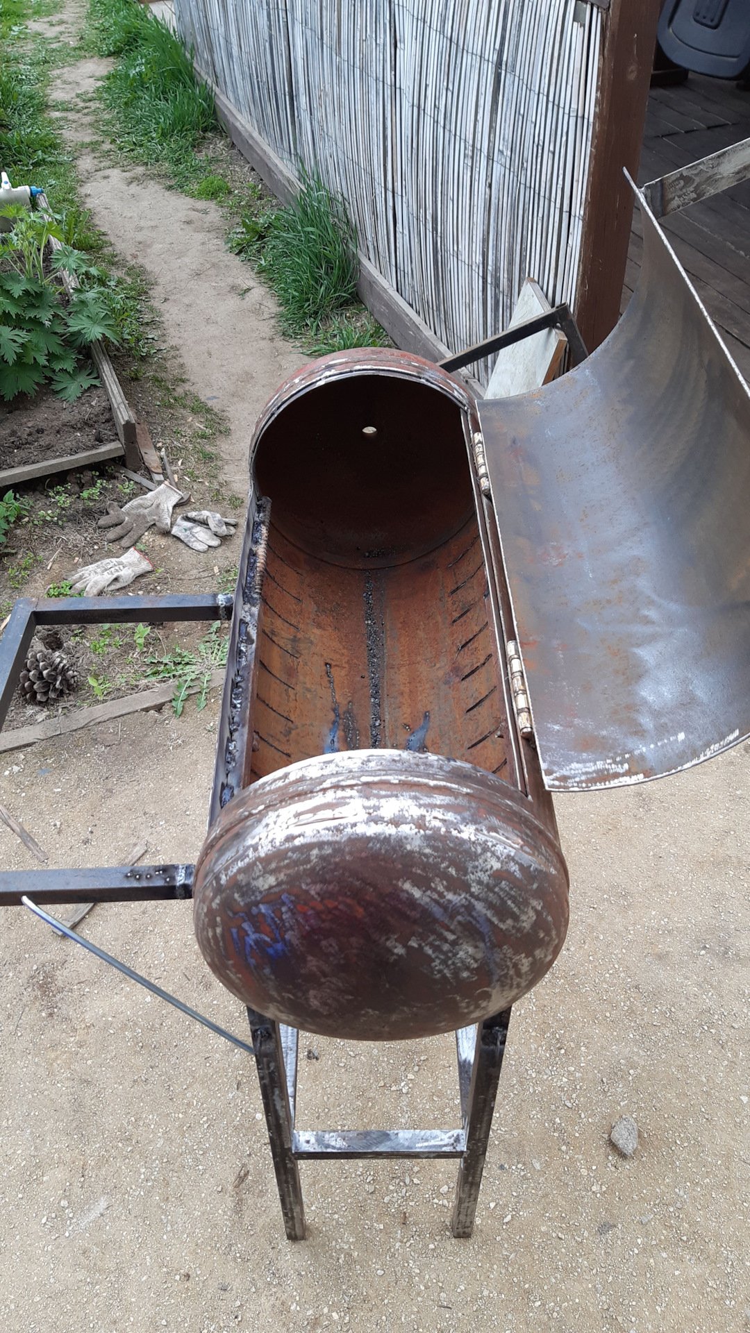 Мангало изгазовых болонов