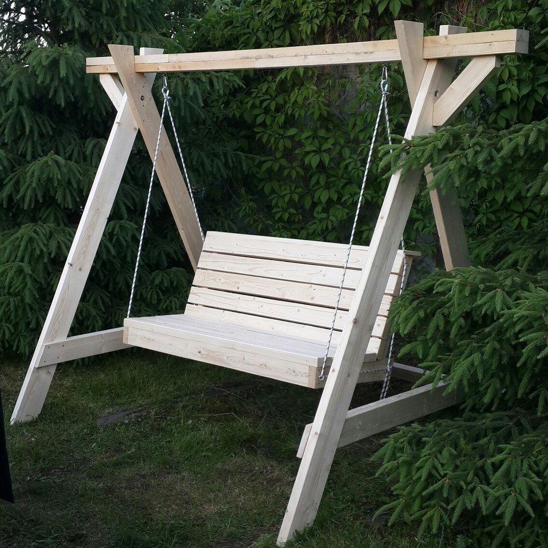 Качели уличные деревянные