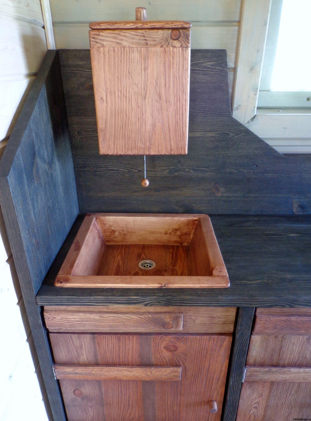 Умывальник на даче в доме