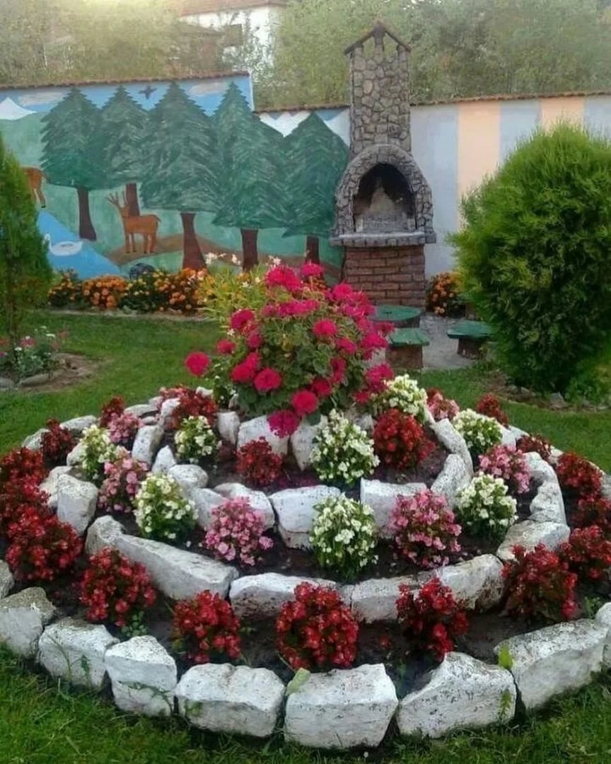 Клумба горка Альпийская петунья