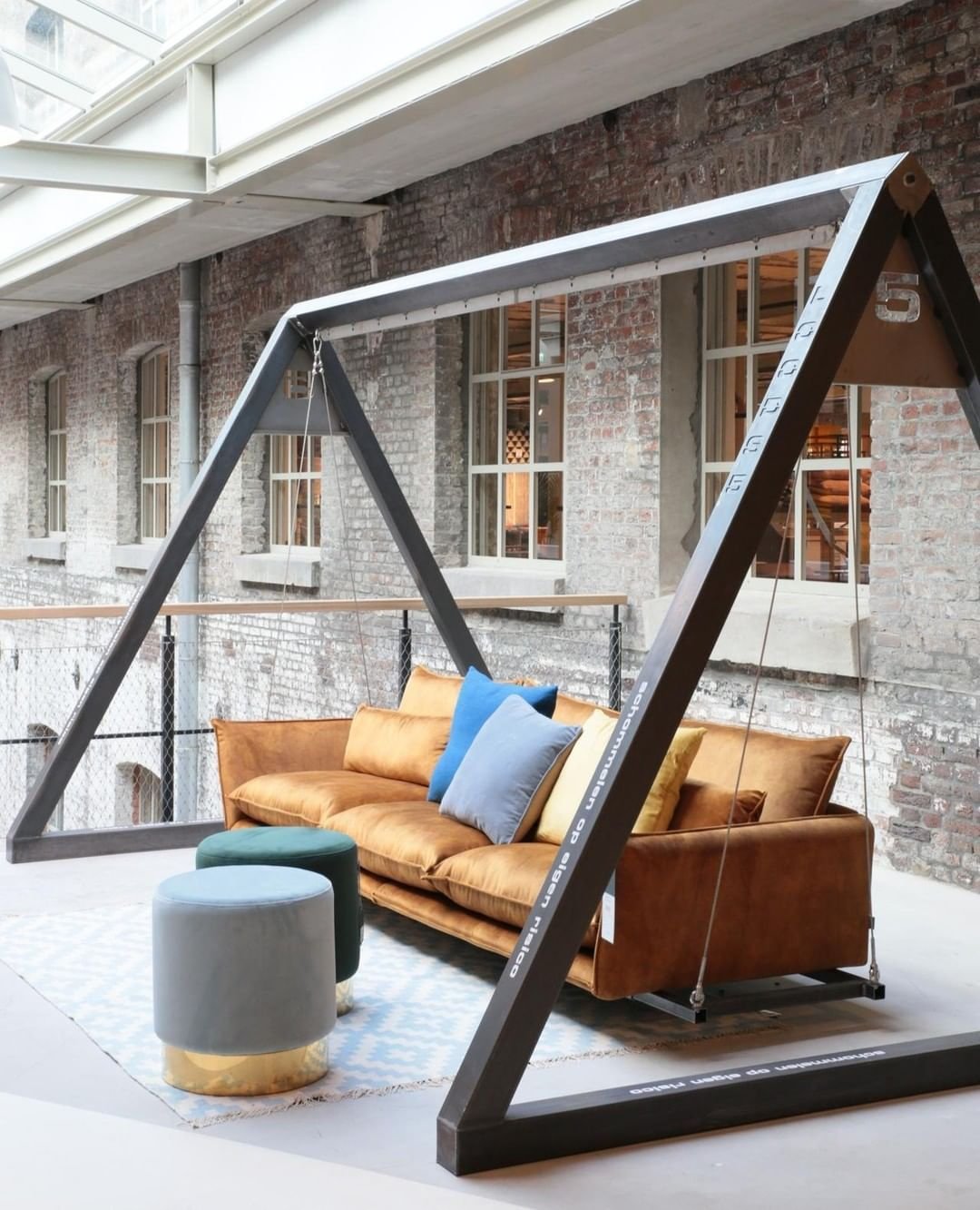 Качели в стиле лофт из металла