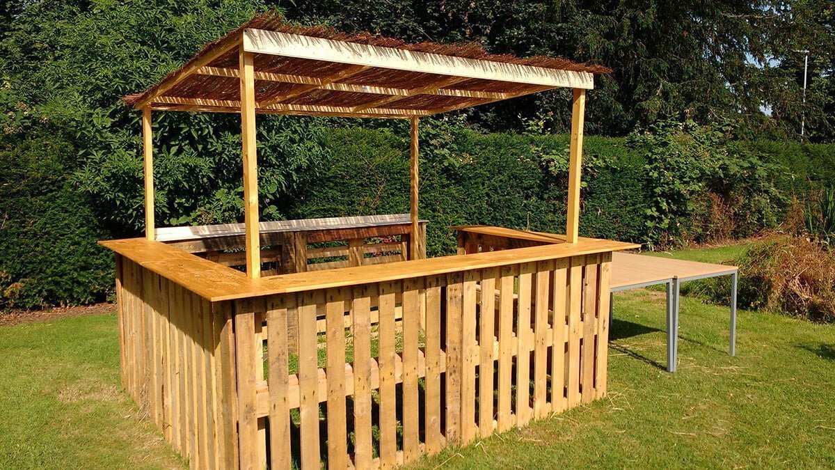 Беседка из деревянных поддонов своими руками фото