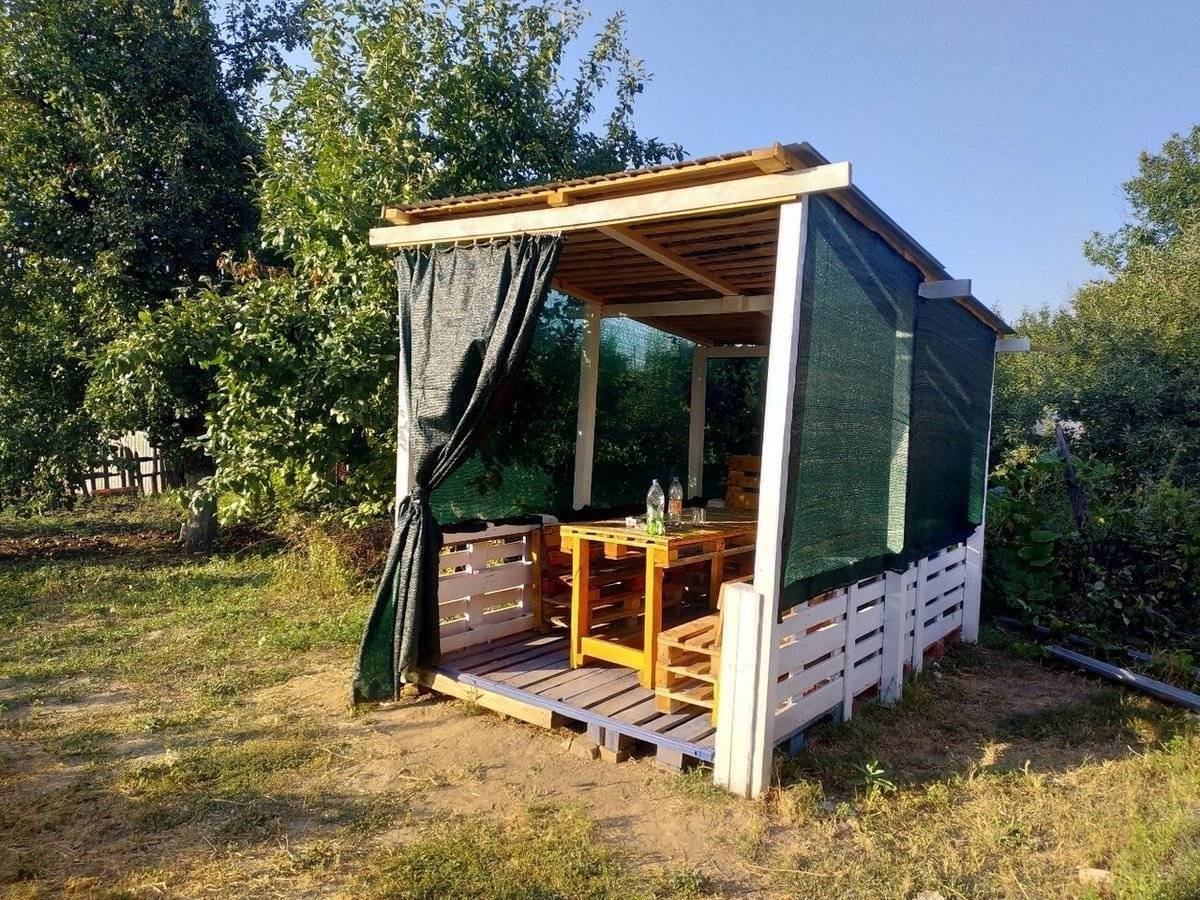 Беседка из европоддонов