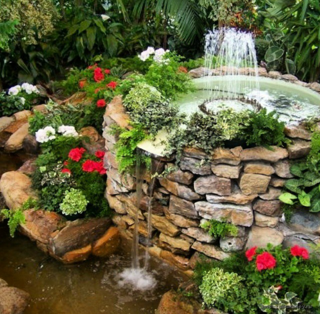 Альпийская горка с прудиком