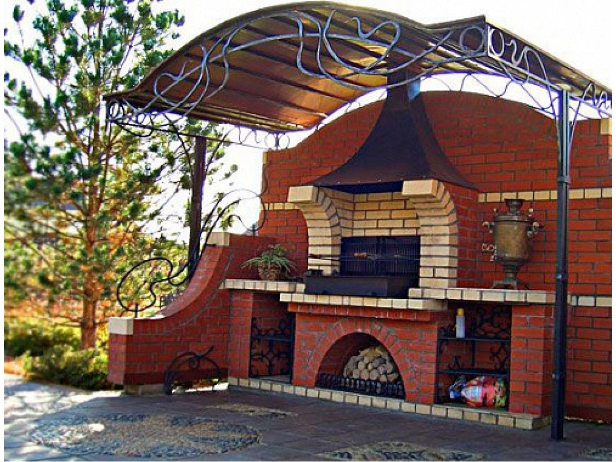 Навес над барбекюшницей