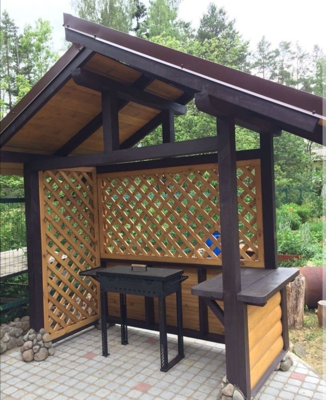 Беседка с навесом для мангала