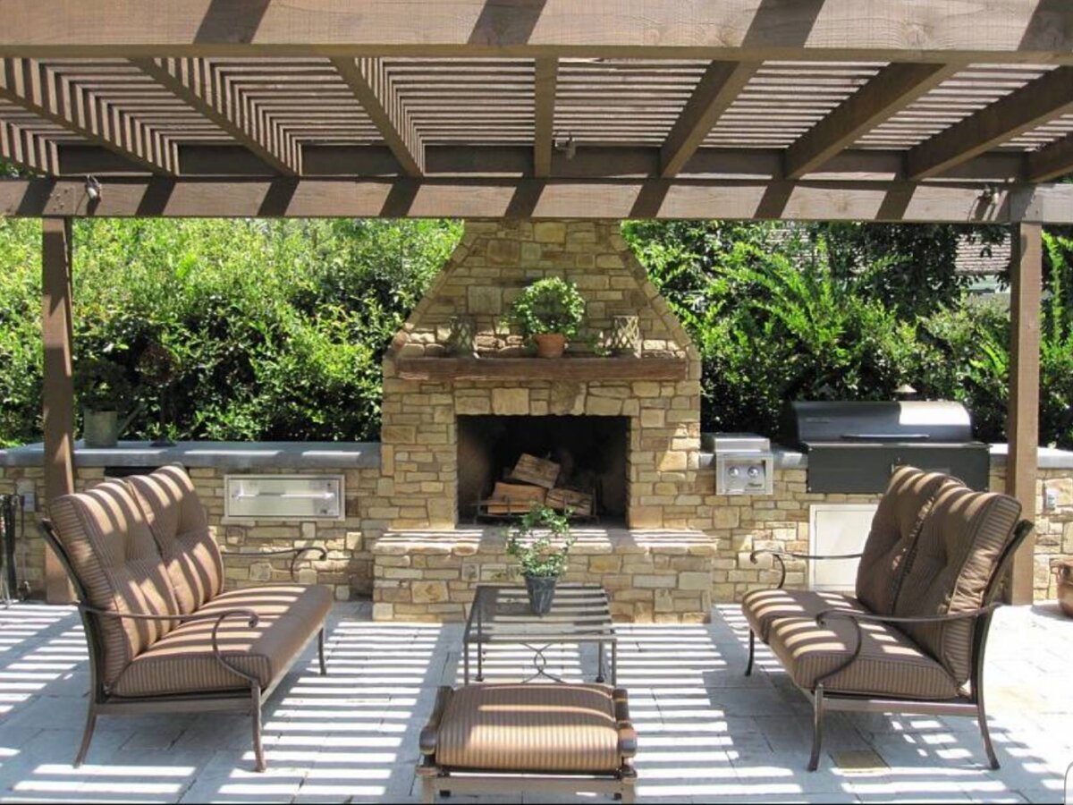Пергола патио с мангалом