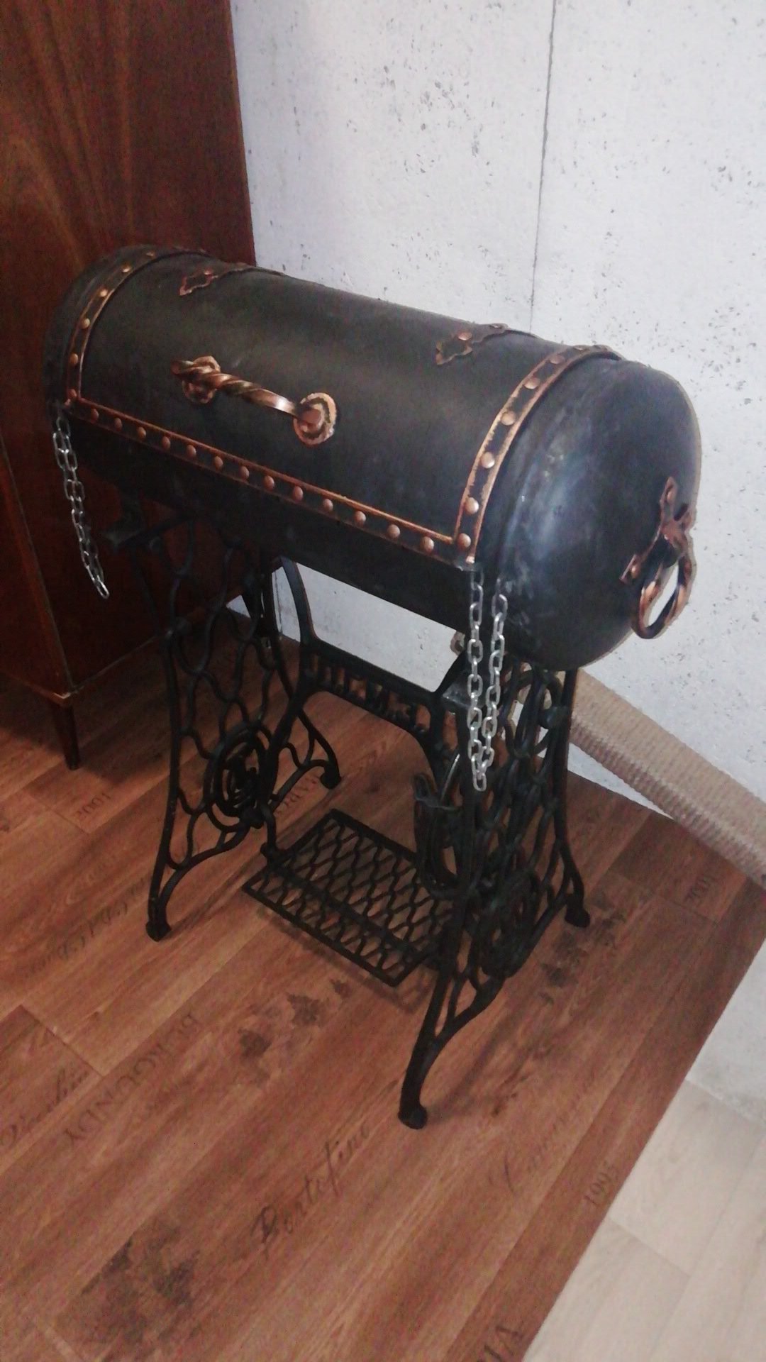 Мангал из станины швейной машинки Зингер