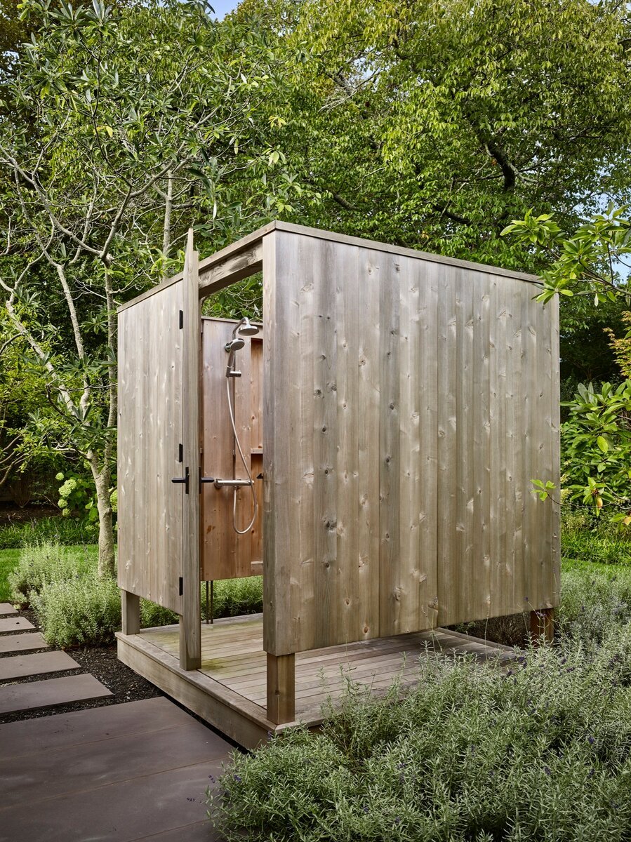 Необычный душ на даче