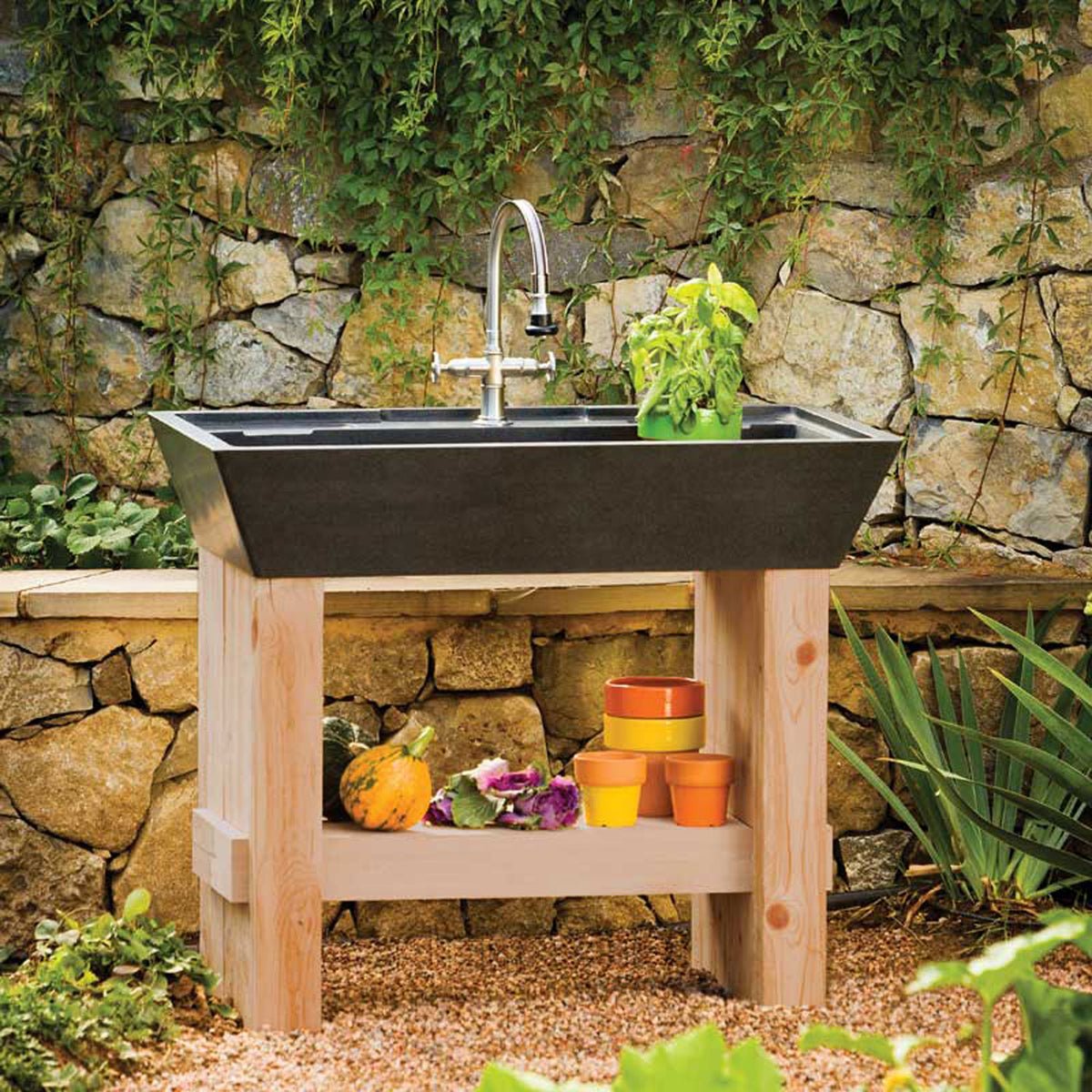 Умывальник в саду на даче